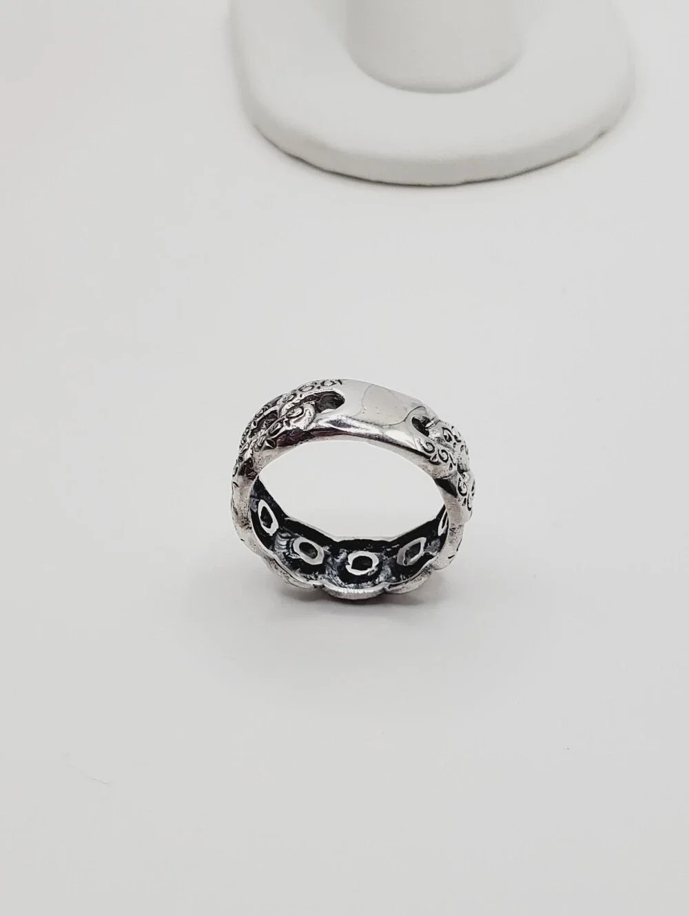 925 Sterling Silver Swirl Link Design Band Ring - Loop Eternity Style